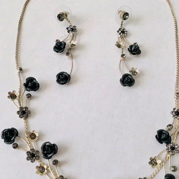 Black Rose Silver Grey Rhinestone Vintage Antique Necklace Earrings Romantic Set - Picture 3 of 7